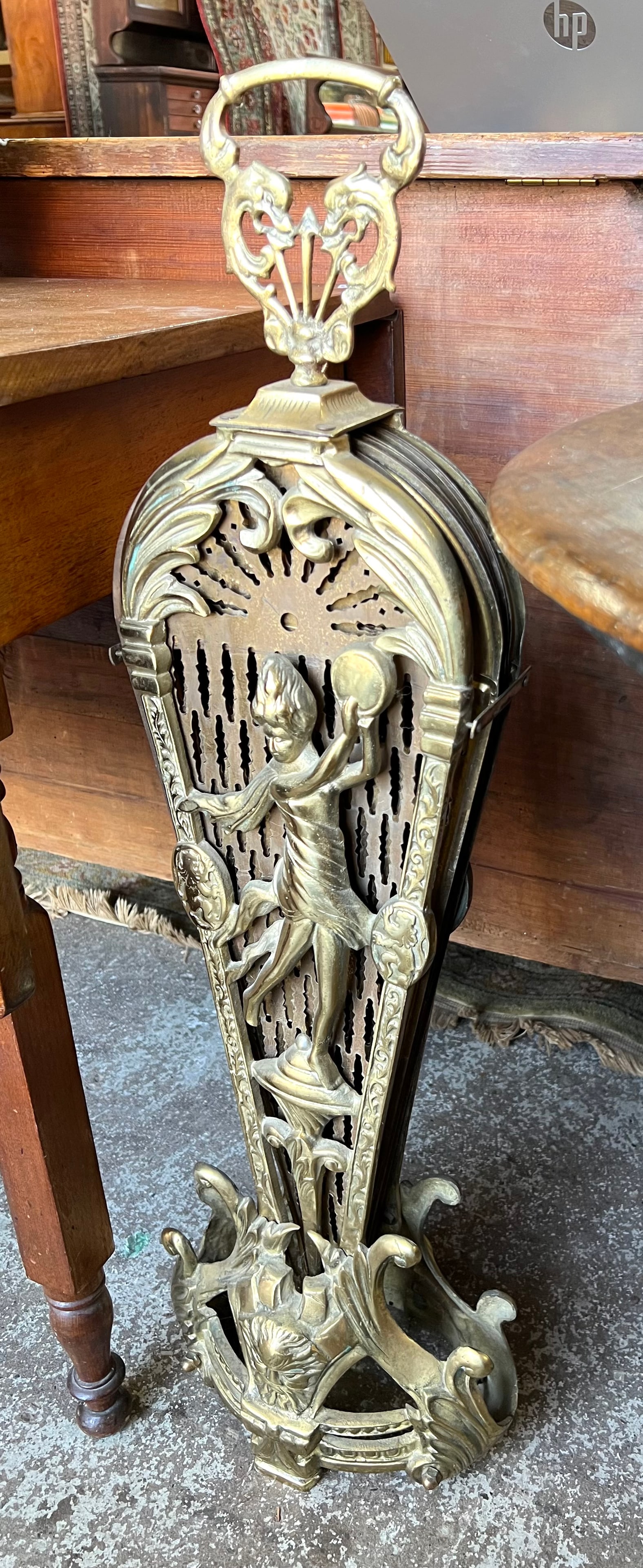 Brass Fan-Shaped Fireplace Screen. (1 of 1)