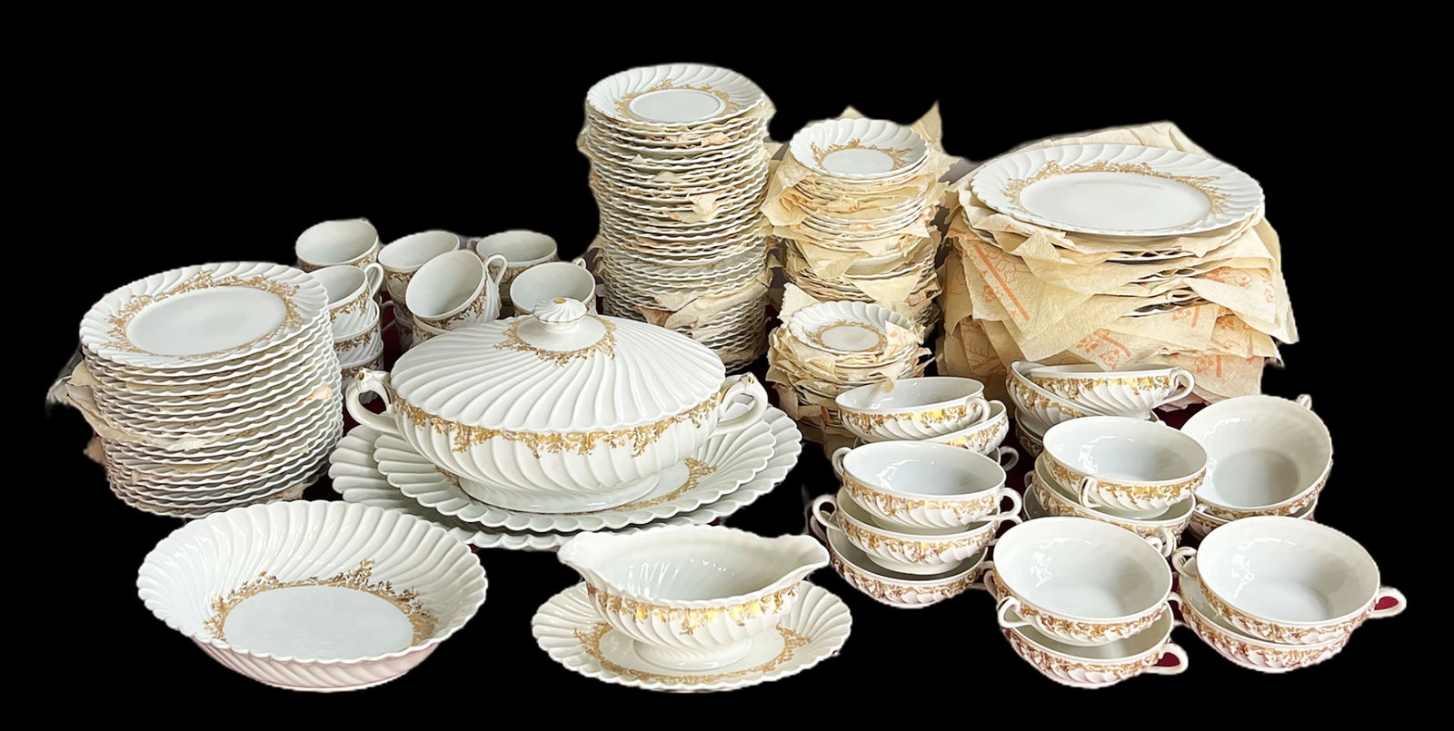 Haviland Ladore Dinnerware Set (162 Pieces). (1 of 7)
