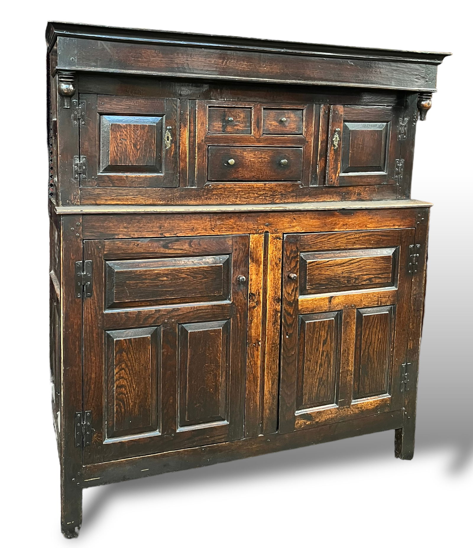 Antique Oak Court Cabinet. (1 of 3)