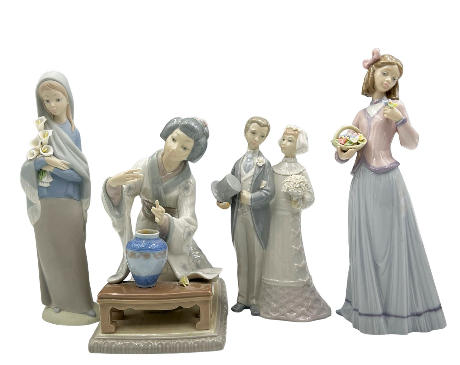 Lot of 4 Lladro Figurines w/ Flowers. (1 of 12)