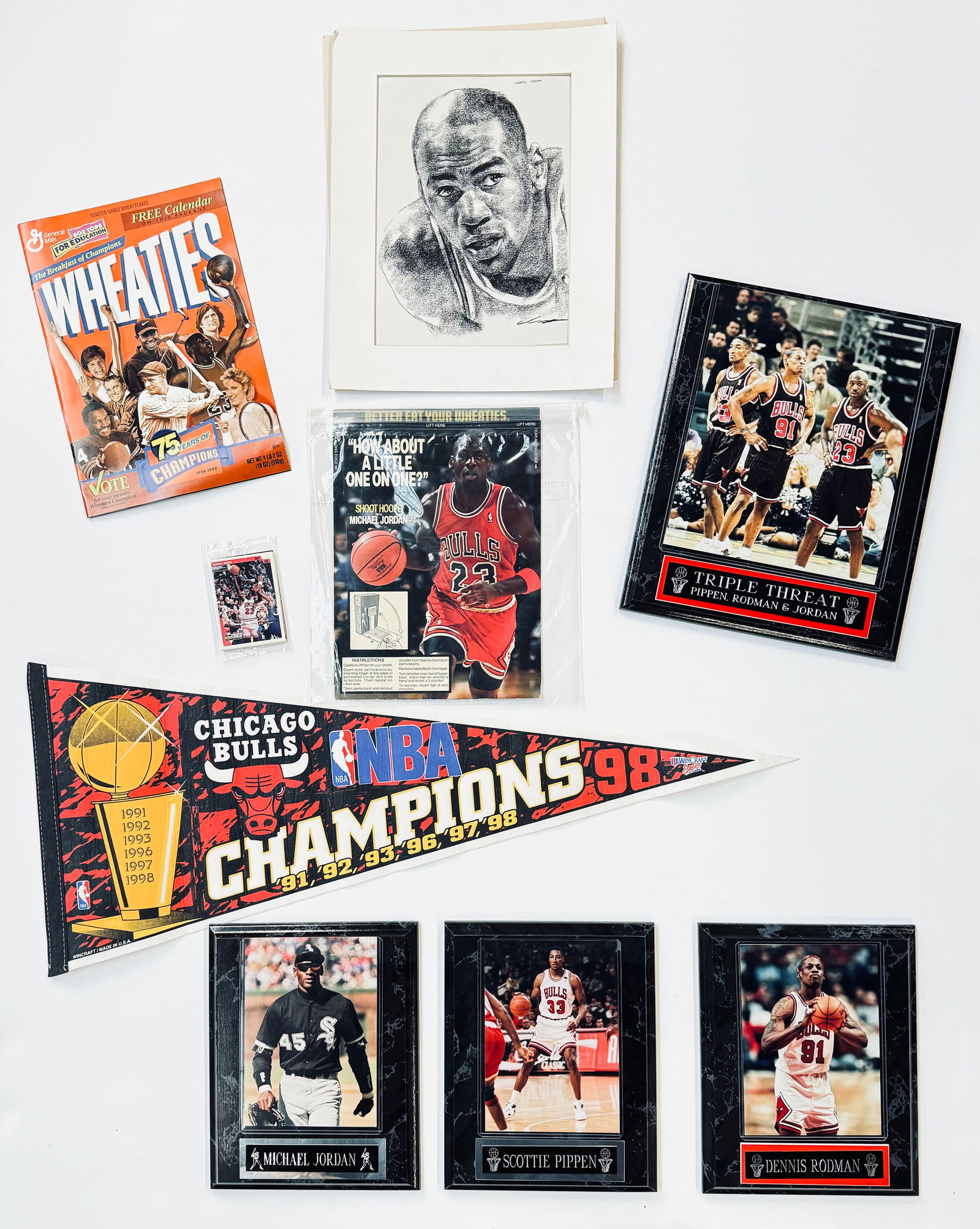 Lot: 90's Chicago Bulls Memorabilia - Jordan, etc. (1 of 2)