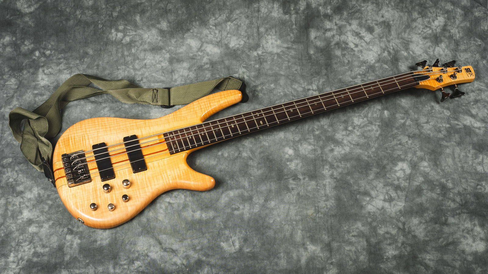 Ibanez Soundgear SR905 Electric Bass Guitar. (1 of 6)