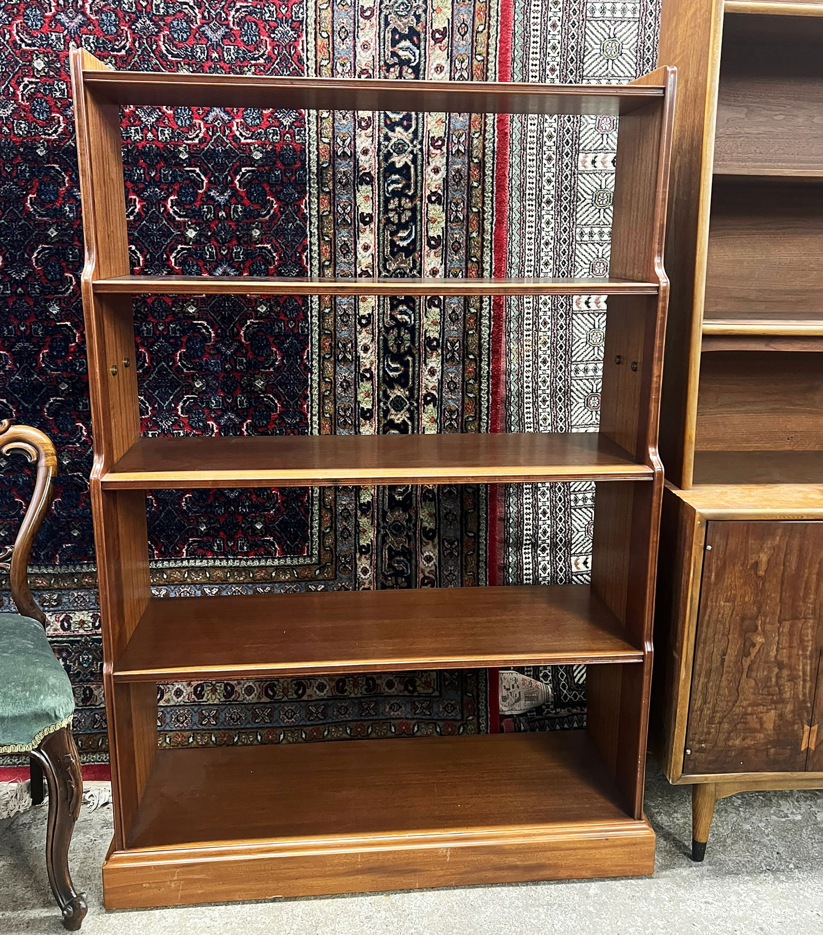 Kittinger Mahogany Bookshelf. (1 of 2)