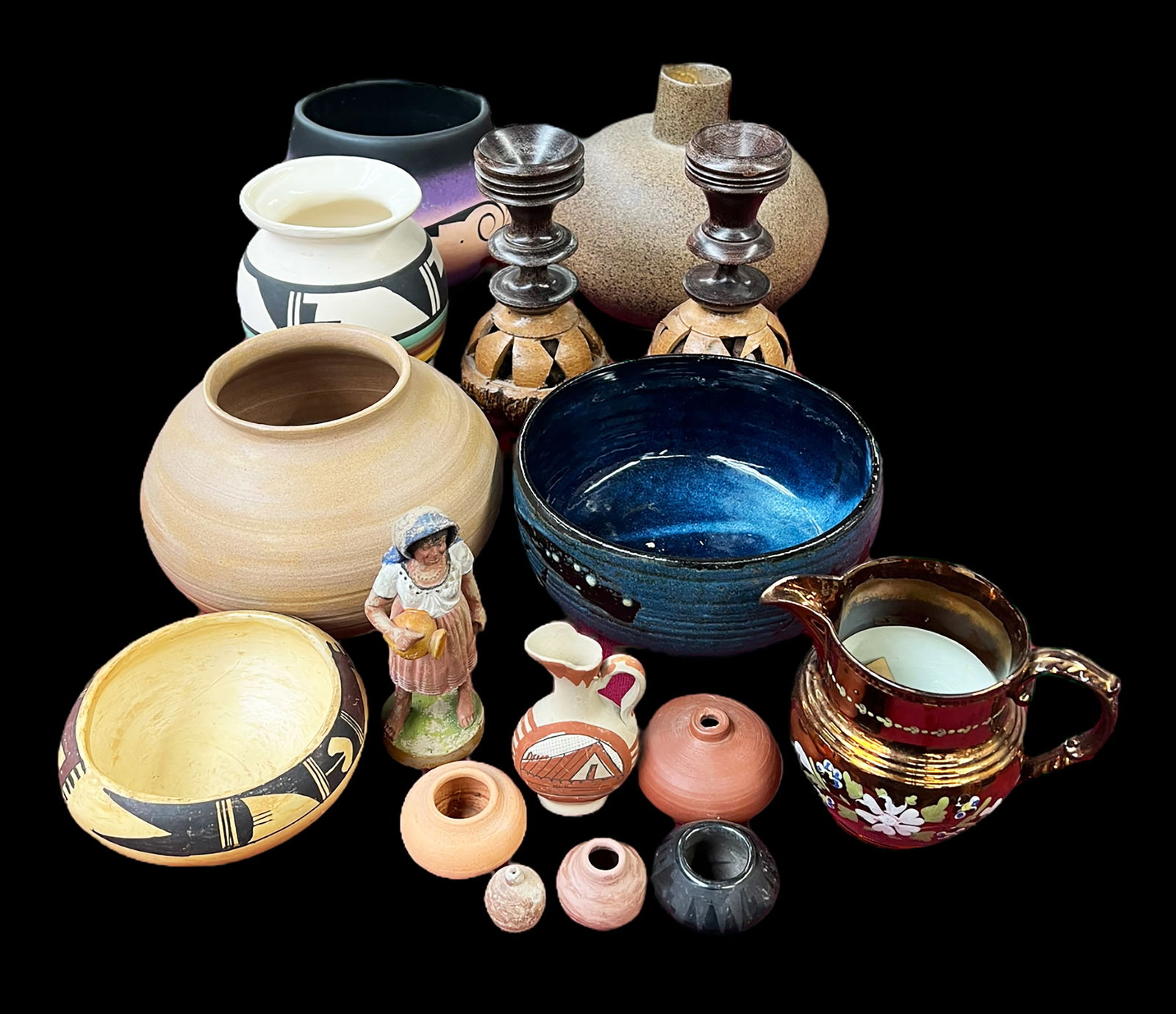 Lot of Assorted Native American Pottery. (1 of 8)