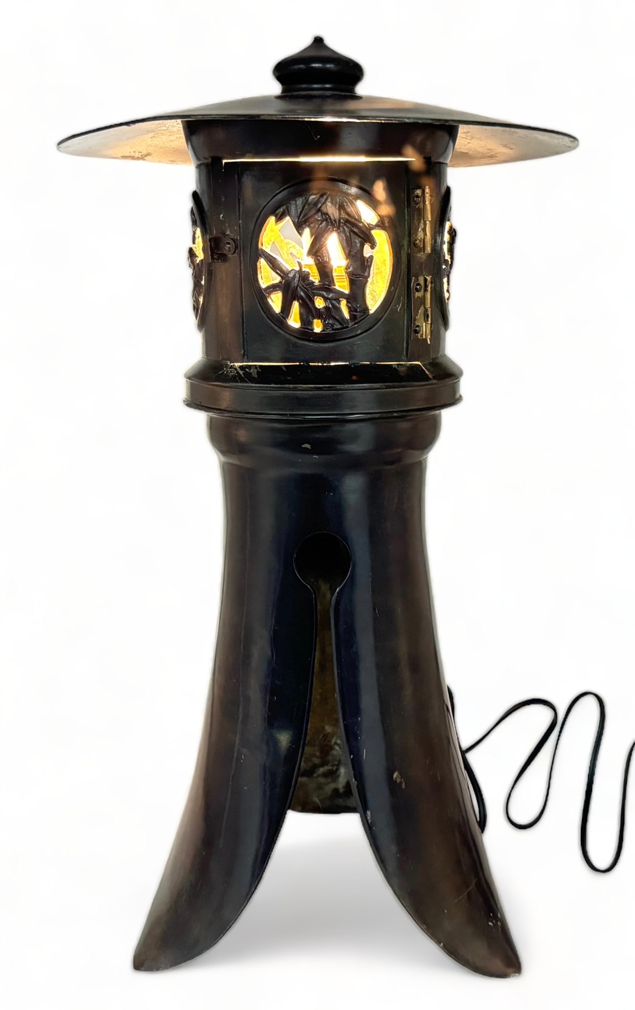 Bronze Japanese Lamp. (1 of 4)