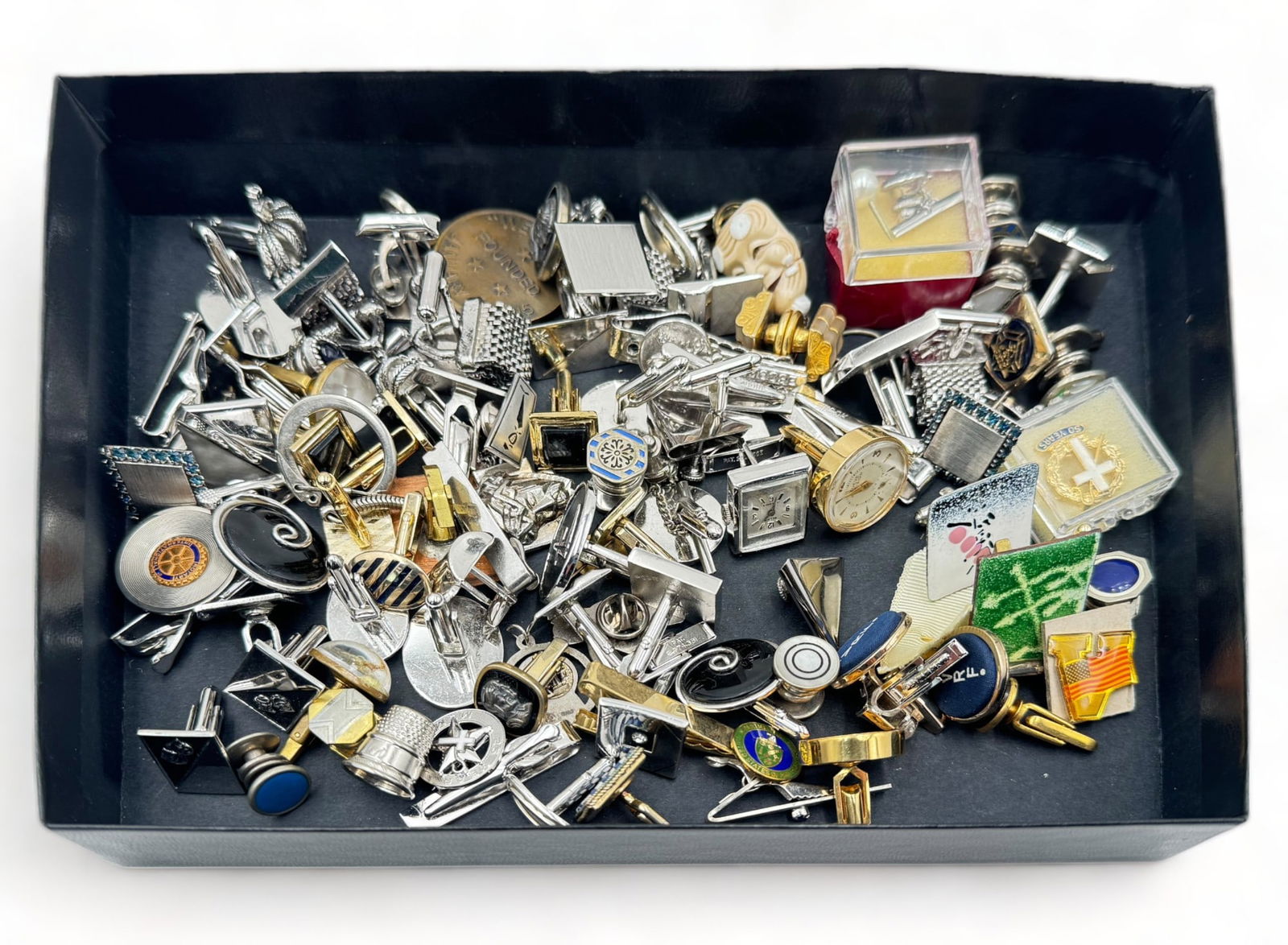 Assorted Lot of Vintage Cufflinks. (1 of 1)