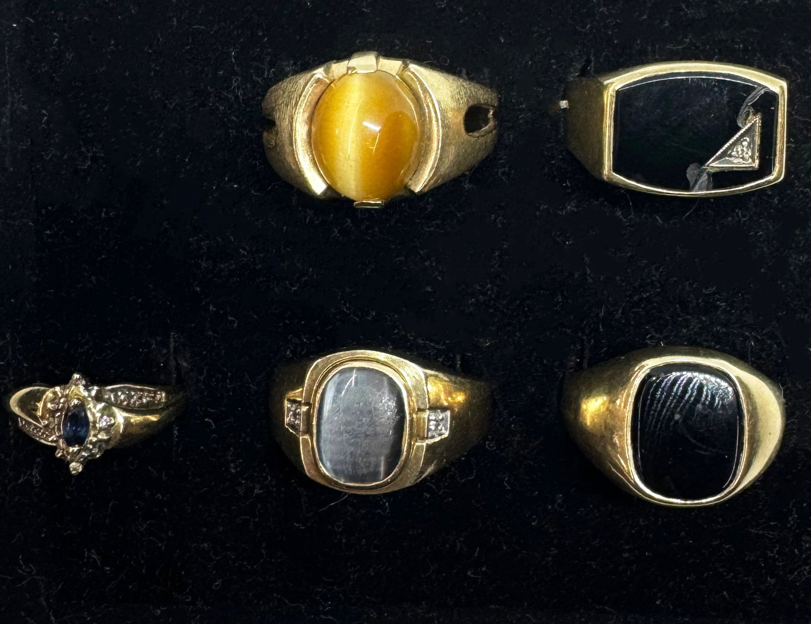 Lot of Five 10K Vintage Gold Rings, Mostly Men's. (1 of 3)