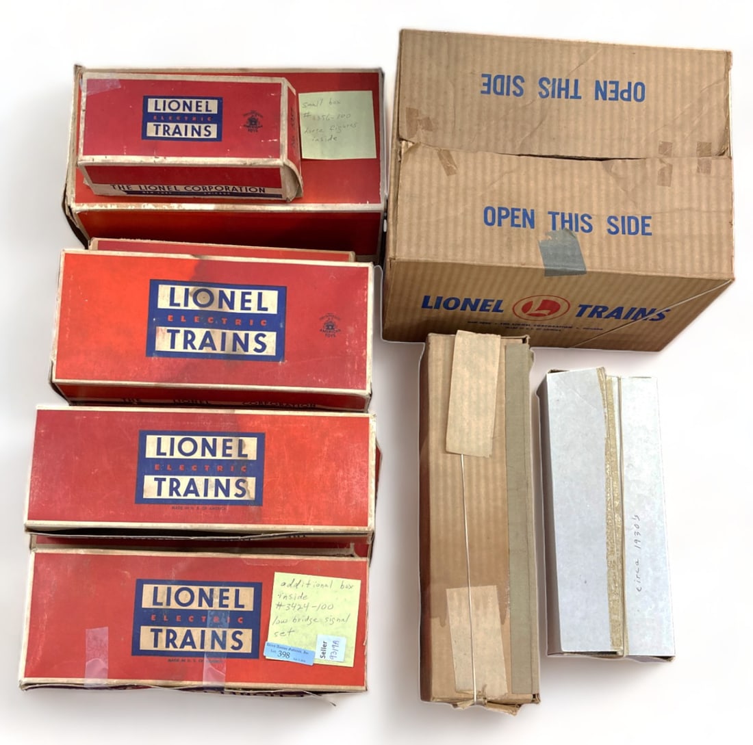 Lot of Vintage Lionel Trains & Accessories. (1 of 3)