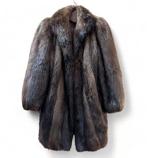 Ladies' 3/4 Length Beaver Fur Coat.: It is a woman's coat, suitable for a woman who wears a Larger size. It Looks to be in Beautiful condition. The previous owner's name is sewn into the lining. In-House Shipping is Available. Please See