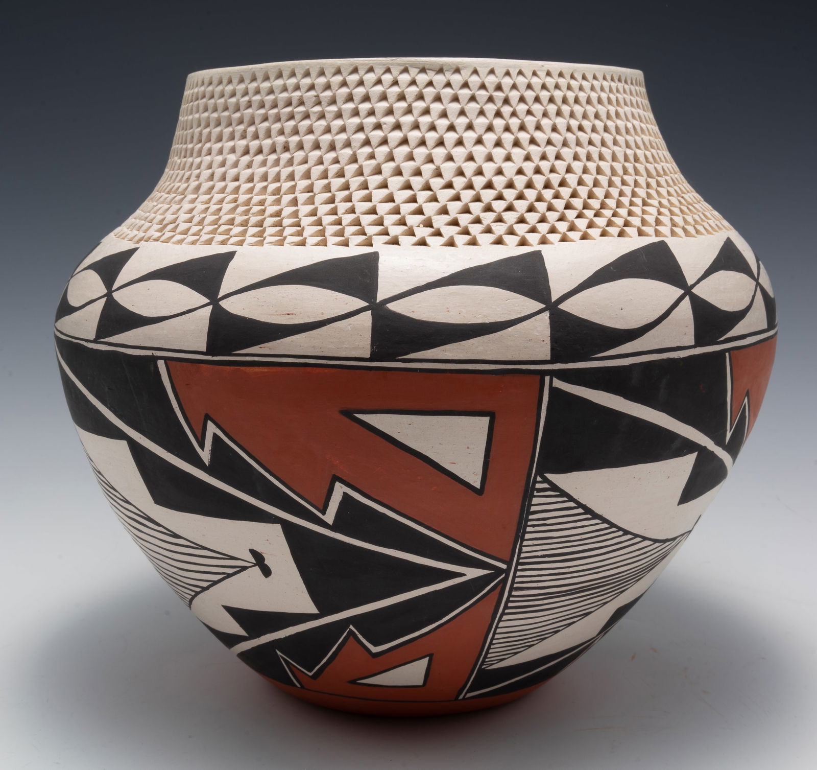 Large Kuutimaitsa Acoma Pot. (1 of 2)