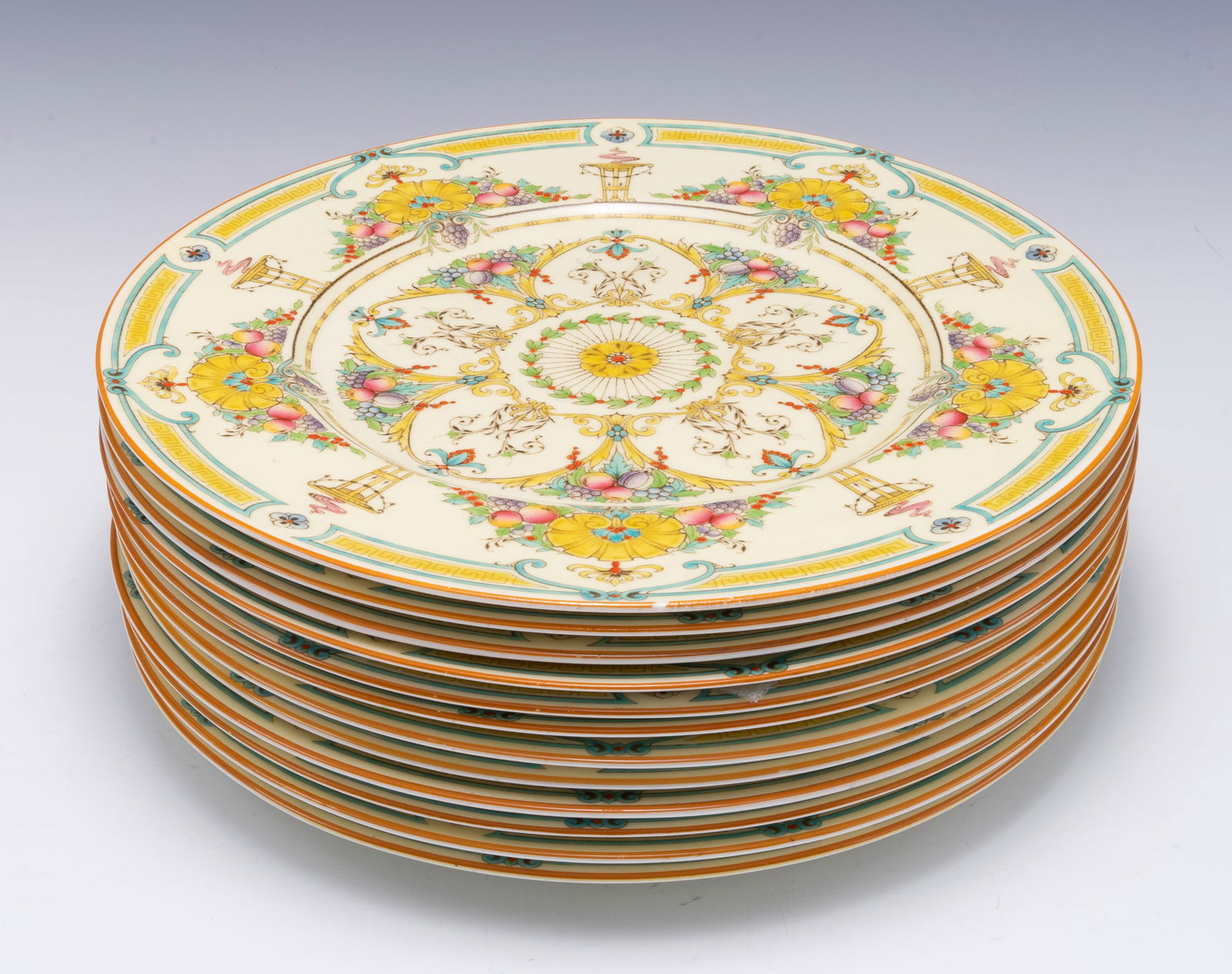 Set of 12 Royal Worcester Dinner Plates. (1 of 5)