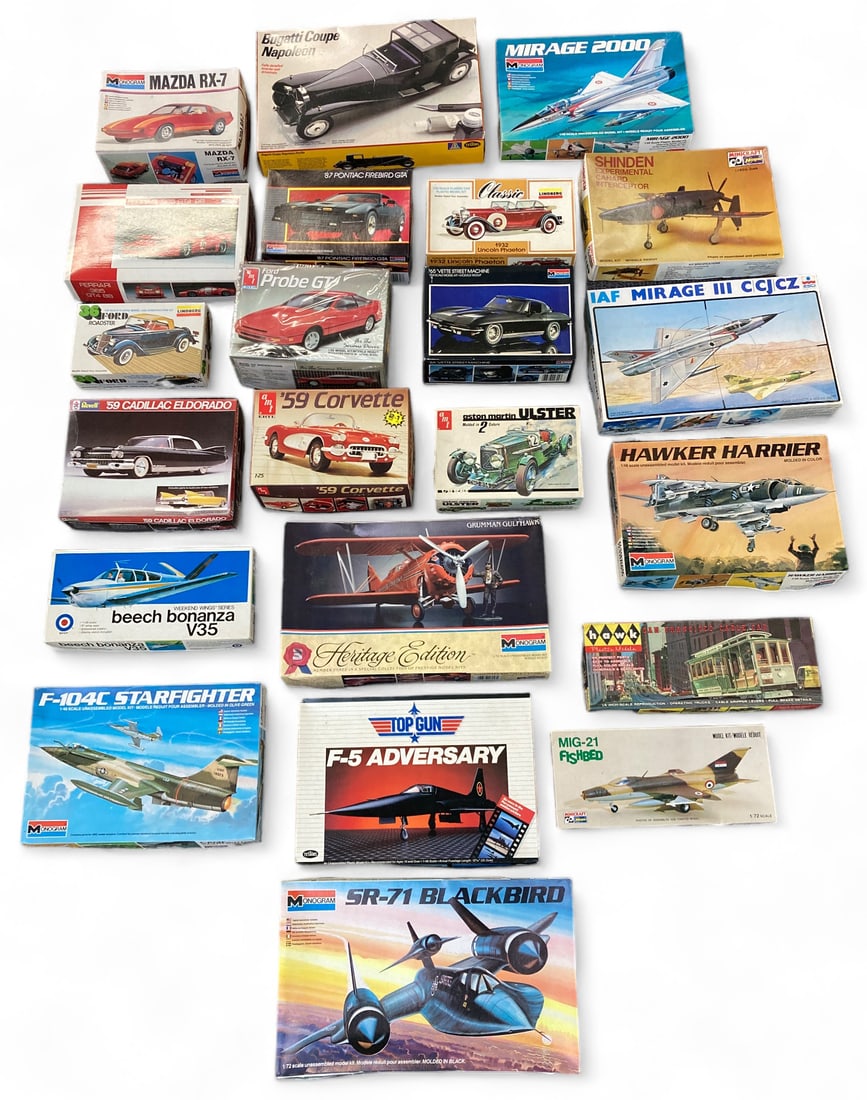 Lot of 22 Vintage Airplane and Car Model Kits. (1 of 4)