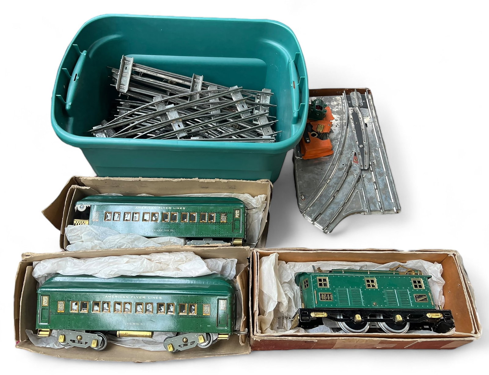 American Flyer 4644 Passenger Set with Extras. (1 of 3)