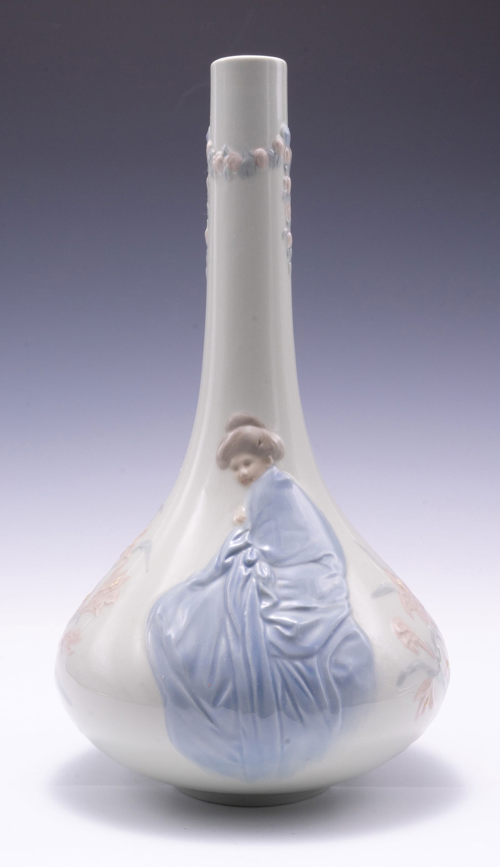 Lladro Vase w/ Women & Flowers w/ Original Box. (1 of 4)