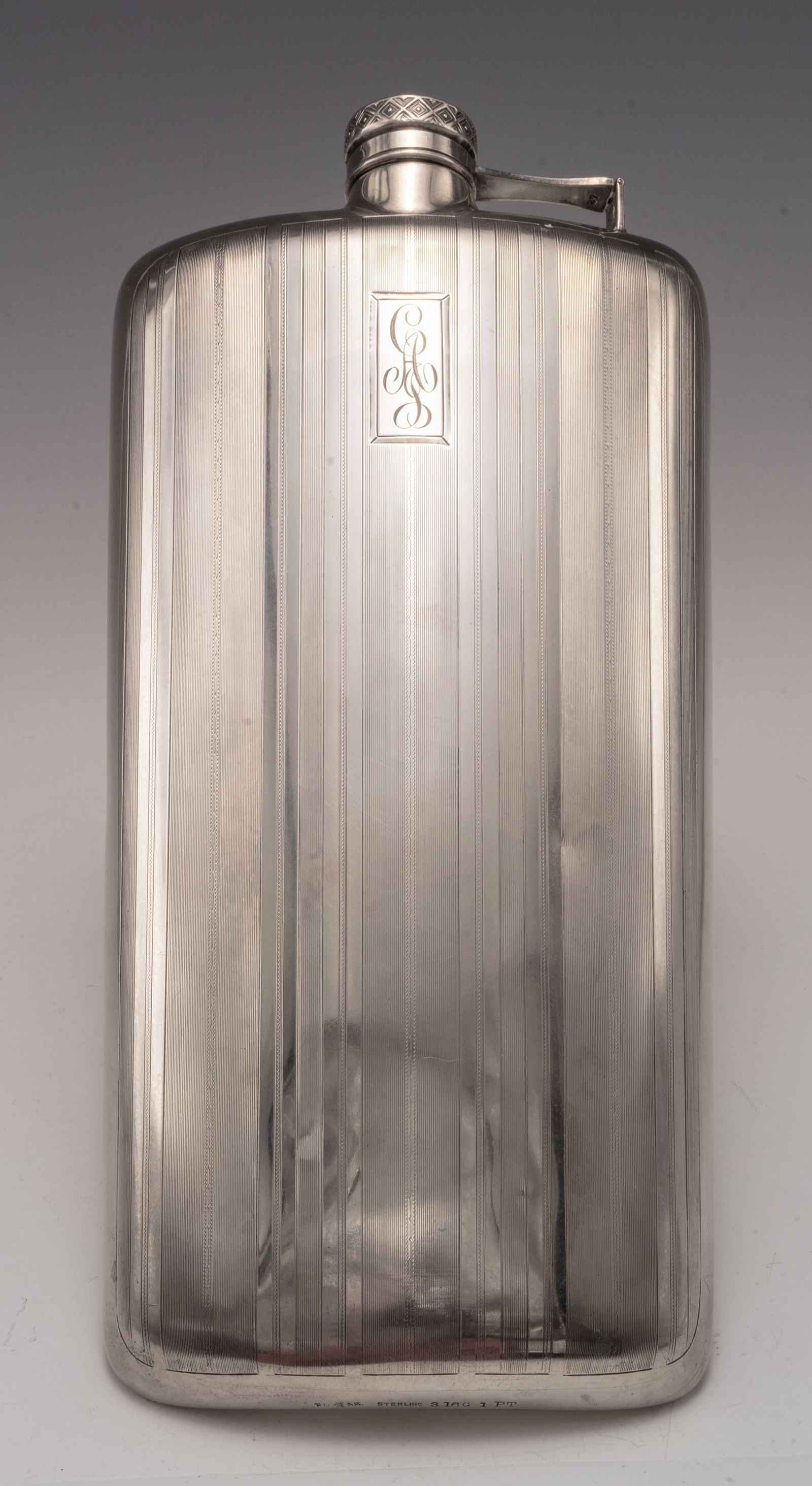 Wallace Sterling Silver 1 Pint Flask. (1 of 3)