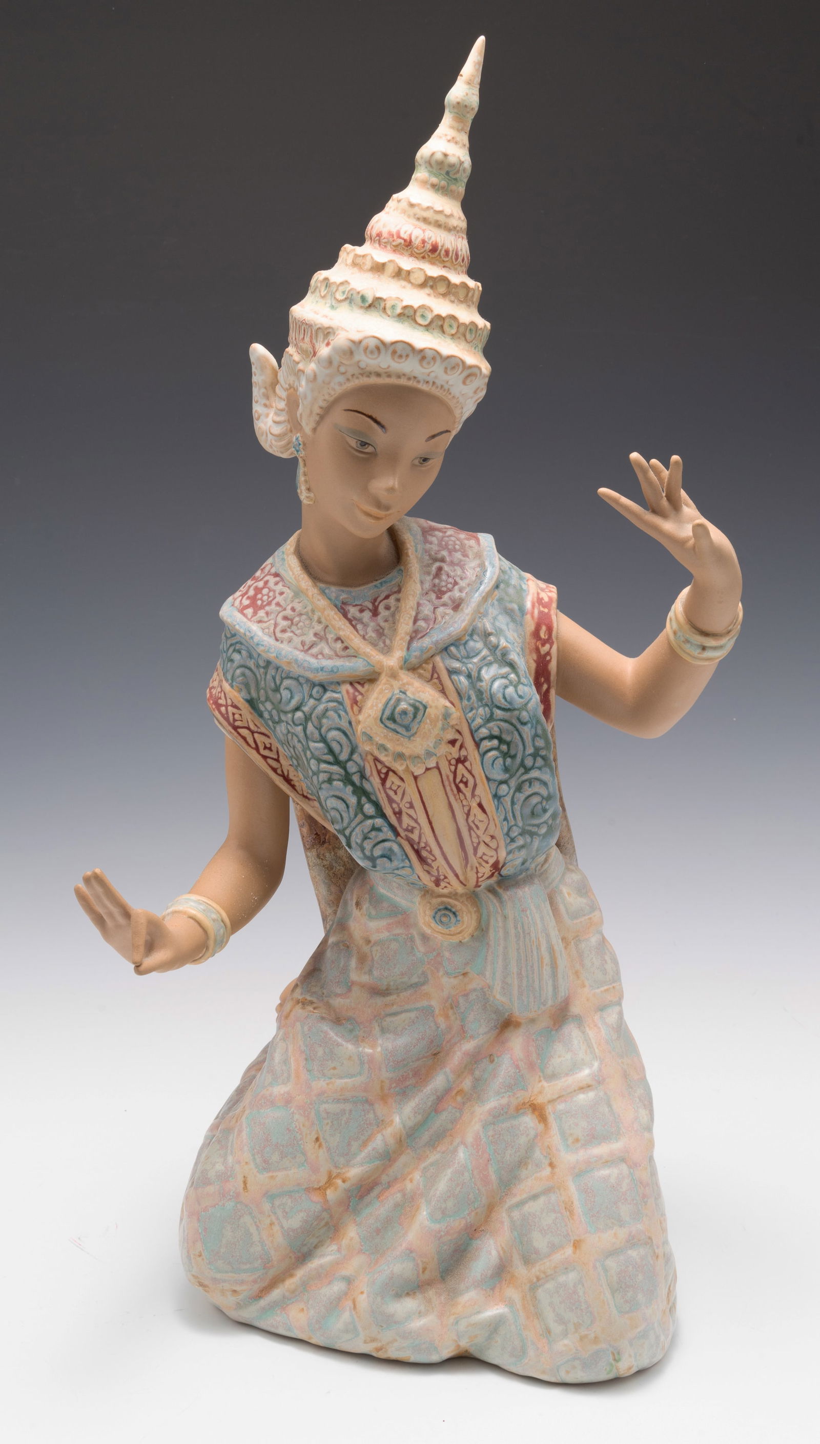 Lladro 17" Thai Dancer Matte Figurine. (1 of 5)