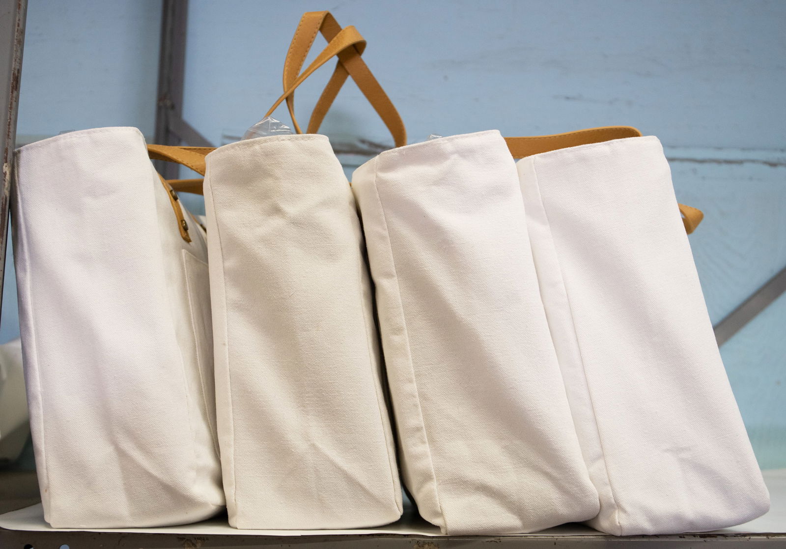 Lot: 4 Cozy Earth Driftwood Split King Sheets Sets (1 of 2)