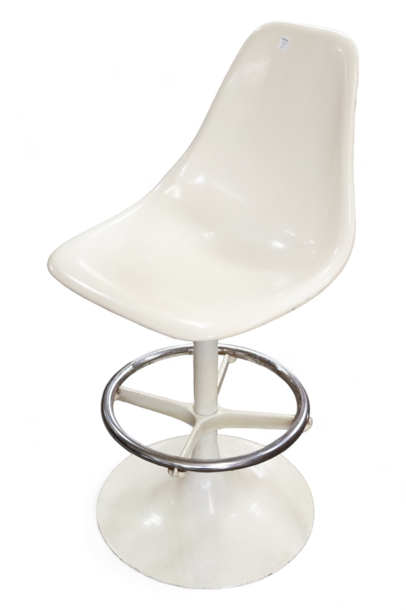 Tulip Base White Swiveling Barstool.: This is an Eero Saarinen style tulip base barstool. It is fiberglass molded, with a chrome footrest. There are some minor scuff marks on the base, and a little rust on the footrest, but it is in good 