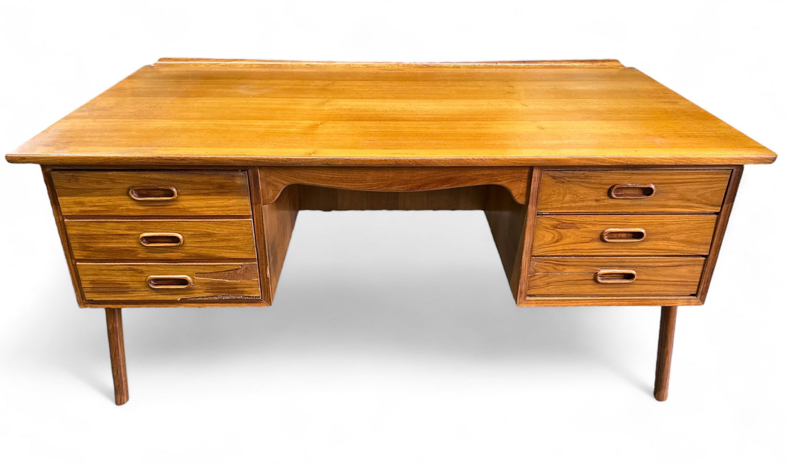Mid Century Modern Designer Teak Desk. (1 of 3)