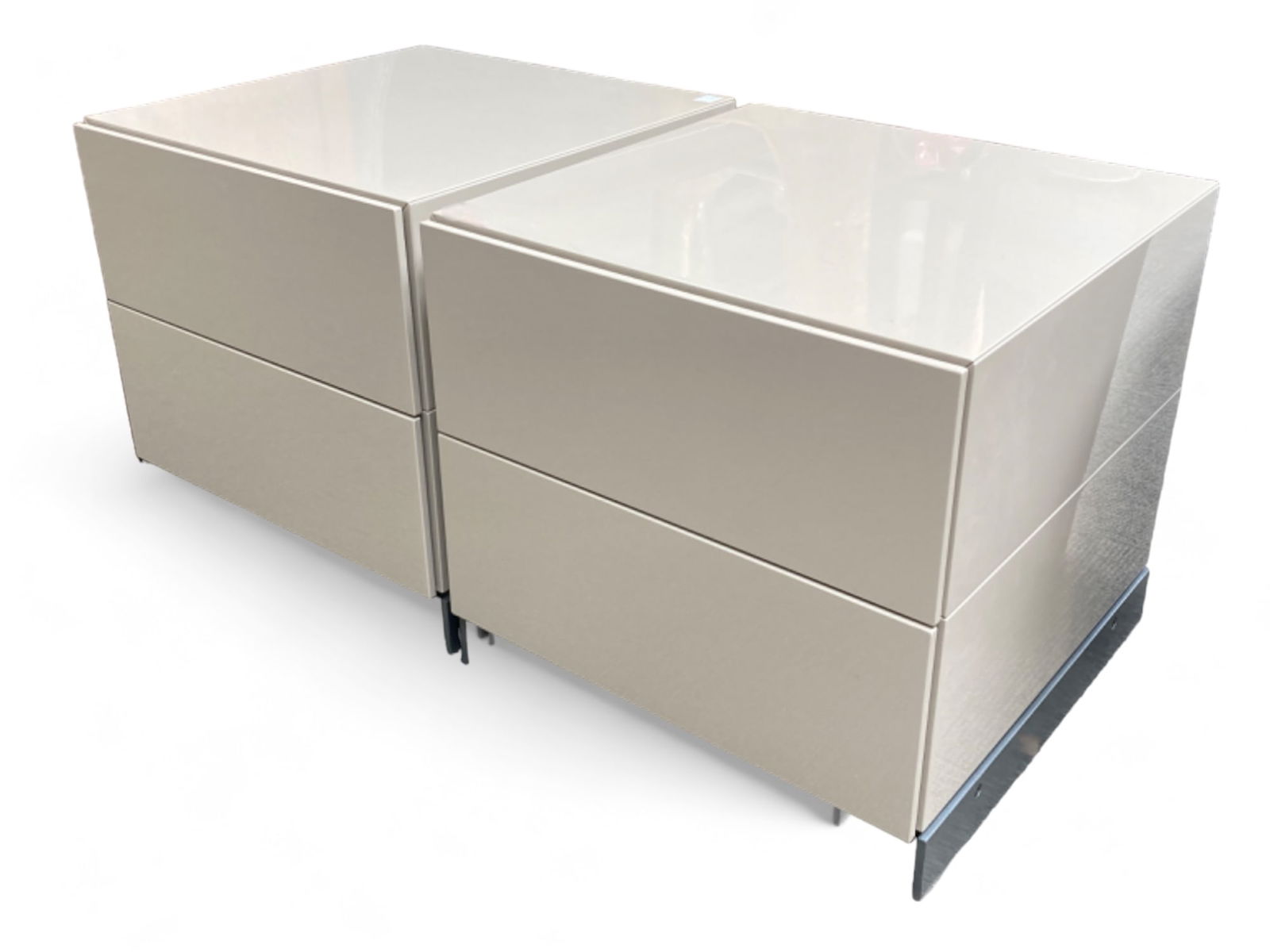 Pair of Lacquered Night Stands - Bensen. (1 of 3)