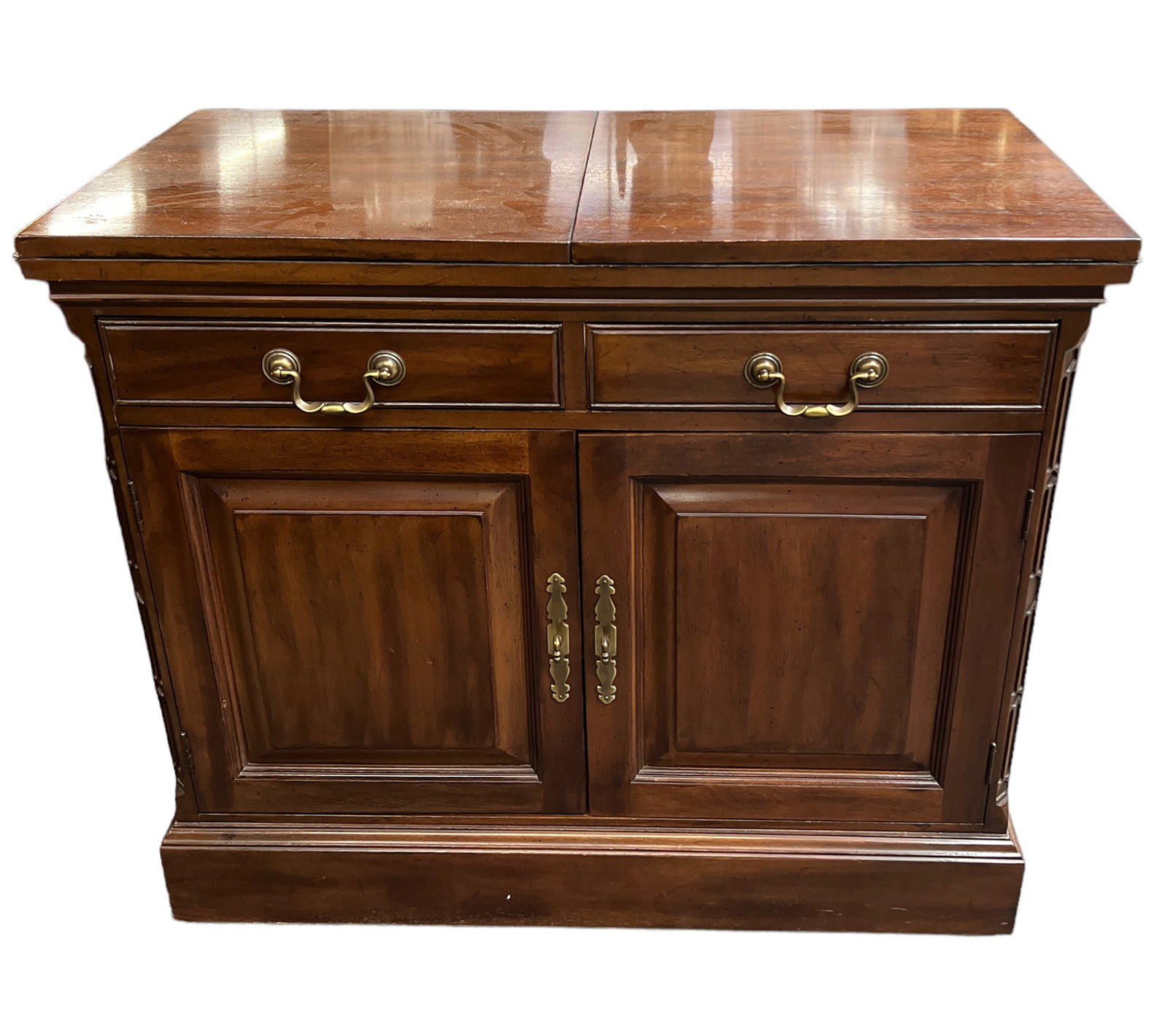 Davis Cabinet Company Mahogany Server. (1 of 4)
