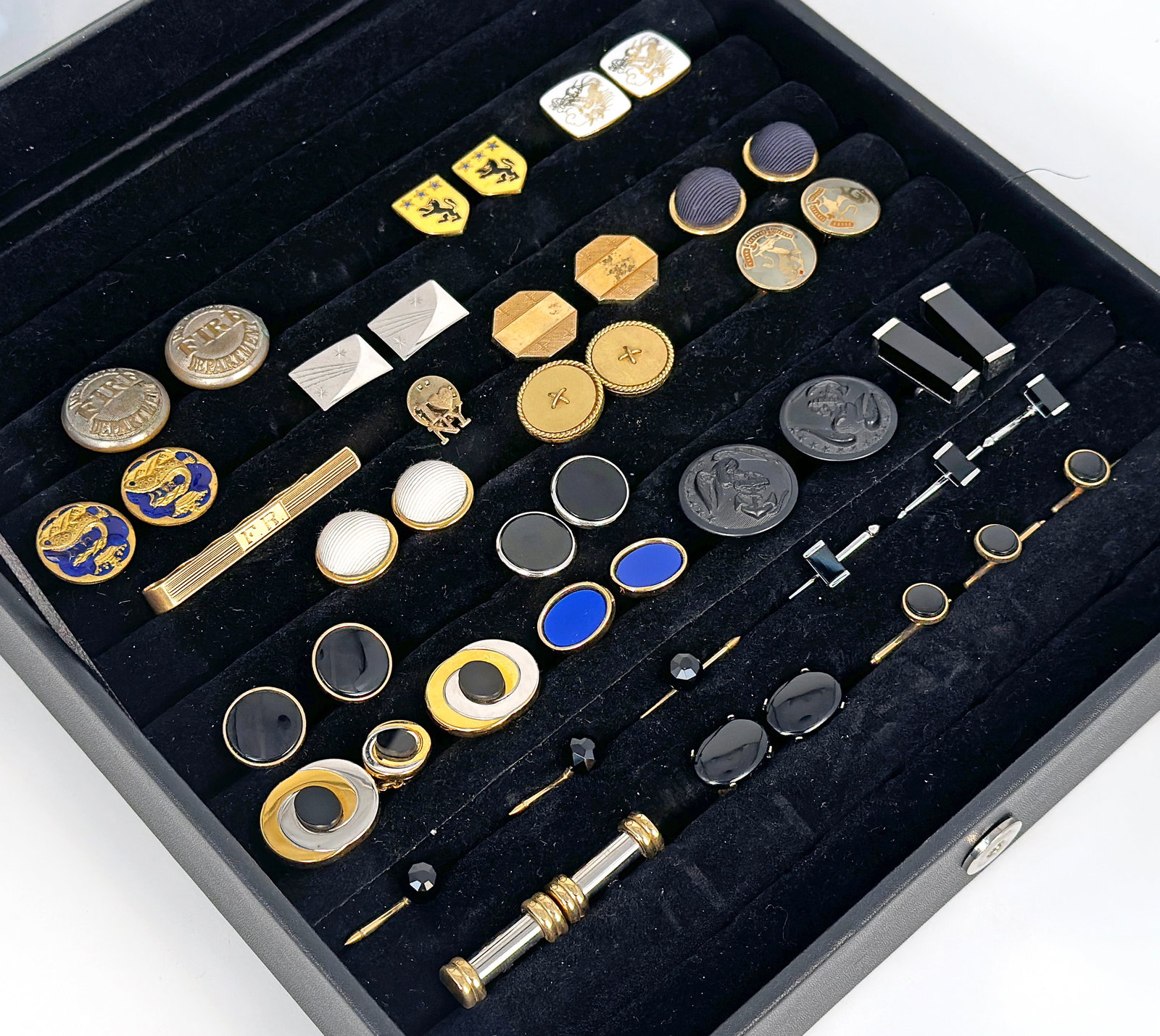 Lot: Various Cufflinks, 14K Tie Clip & Tiffany Pin (1 of 3)