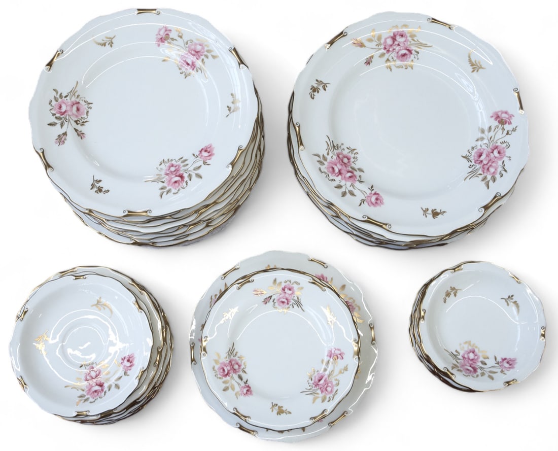 Royal Crown Derby Pinxton Roses Dinnerware Set. (1 of 4)