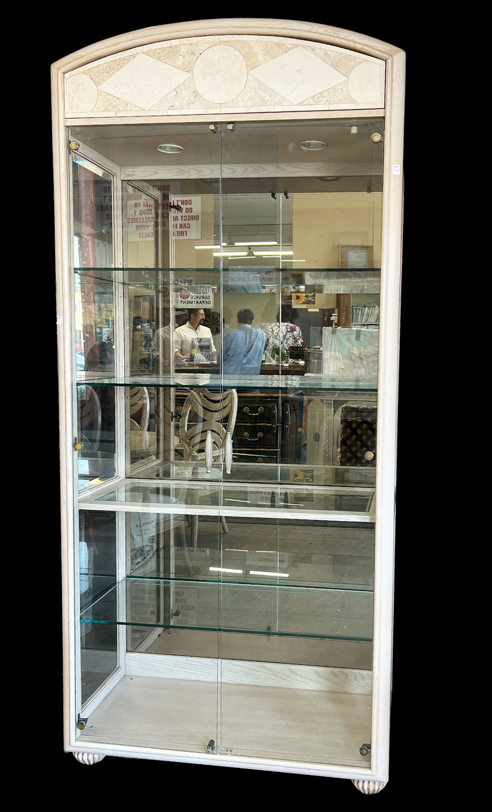 Contemporary Henredon Display or Curio Cabinet. (1 of 2)