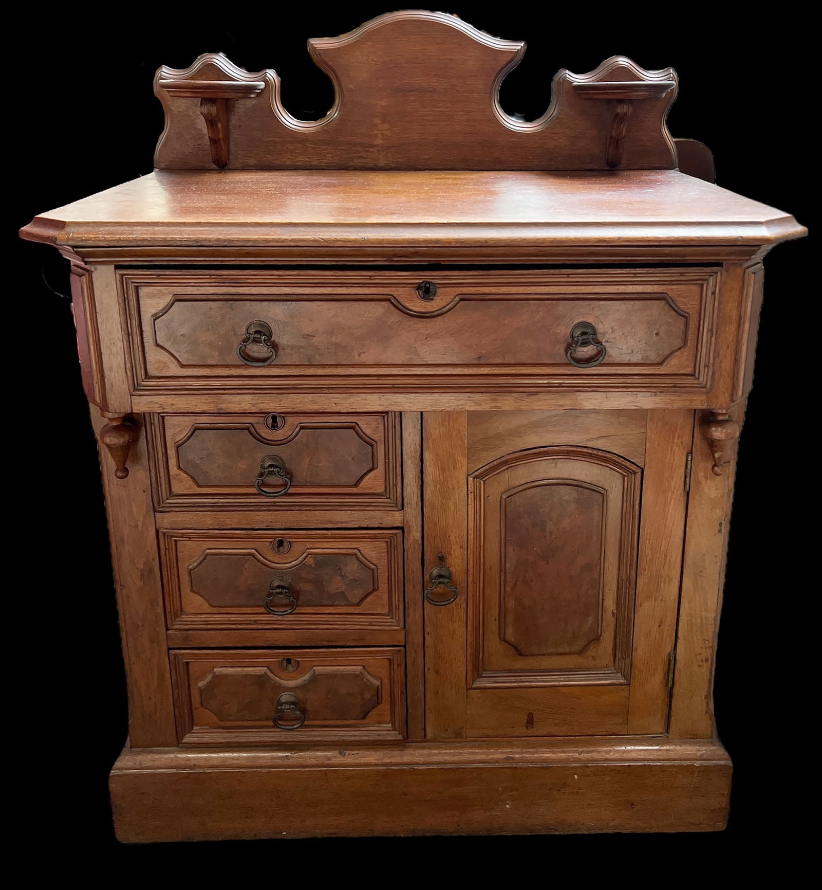 Walnut Victorian Washstand. (1 of 2)