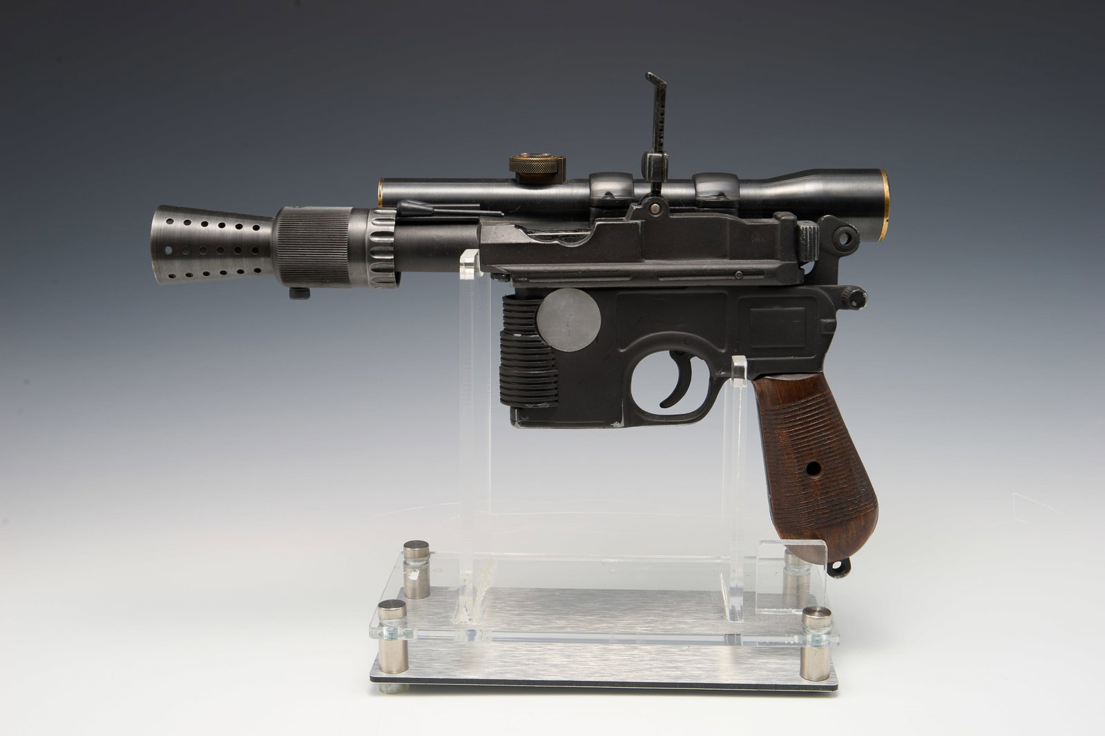 Star Wars Han Solo DL-4 Blaster Replica Display.: This is a replica of the pistol weapon that Han Solo used in the "Star Wars" films. It is made of metal, and feels heavy in the hands. It comes with a lucite display stand. "Hensoldt Wetzlar Ziel Dial