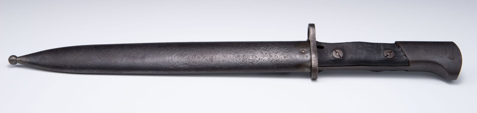 F.B. Radom Antique Polish Bayonet WWII.: This historic piece is marked F.B. Radom followed, by a circled D2 on one side, and W.P. (Wojsko Polskie = Polish Army) below an eagle on the other side. The crosspiece is numbered 1728 r, and the sca