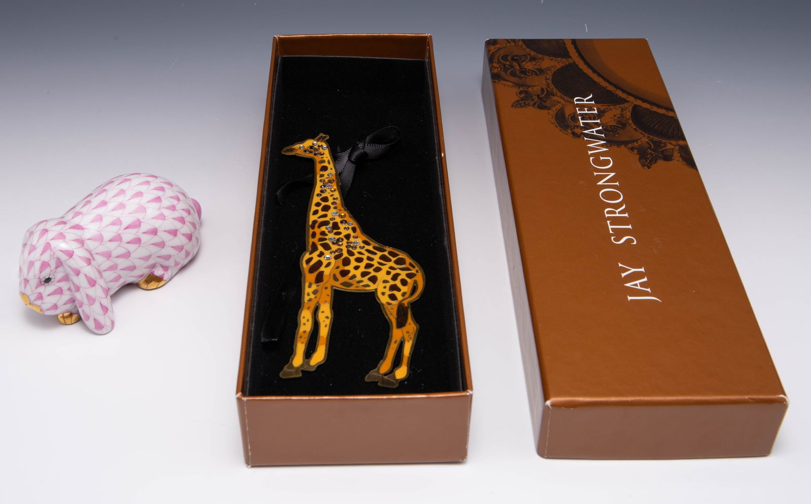 Lot: Herend Pink Rabbit, Jay Strongwater Bookmark. (1 of 9)