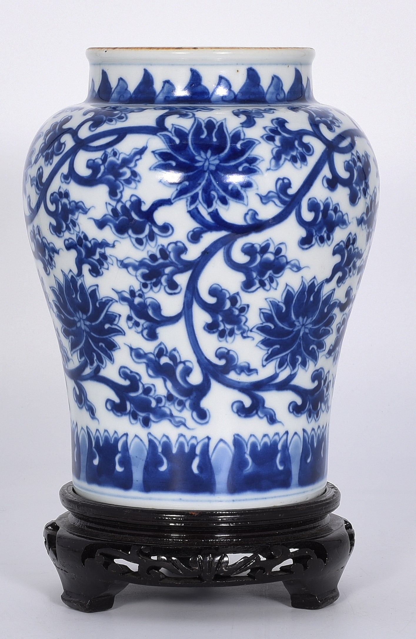 Old Chinese Blue & White Jar, No Lid. (1 of 4)
