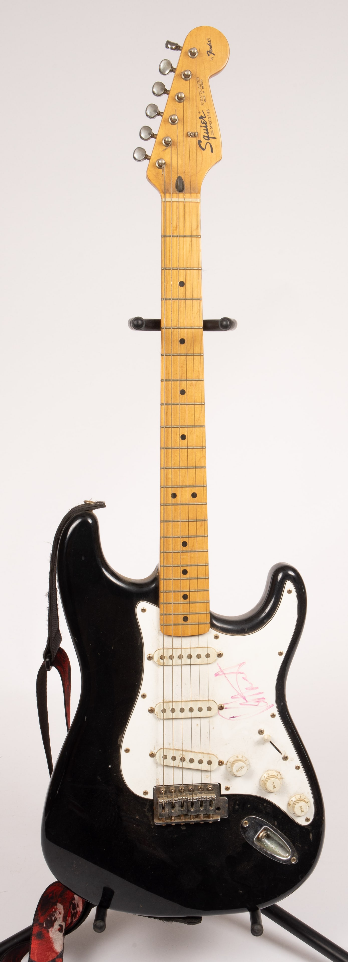 Squier Stratocaster Guitar Signed by Rod Stewart. (1 of 8)