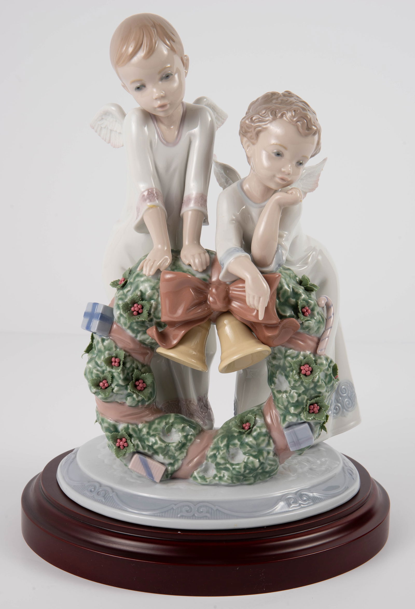 Lladro "A Heavenly Christmas" Figure w/ Box. (1 of 10)