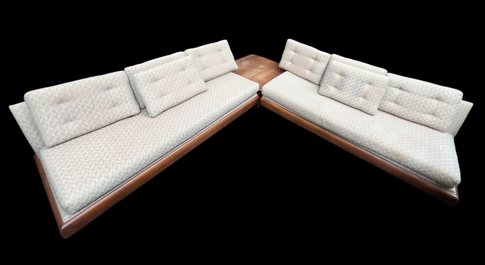 Mid-Century Modern Sectional Sofa. (1 of 4)