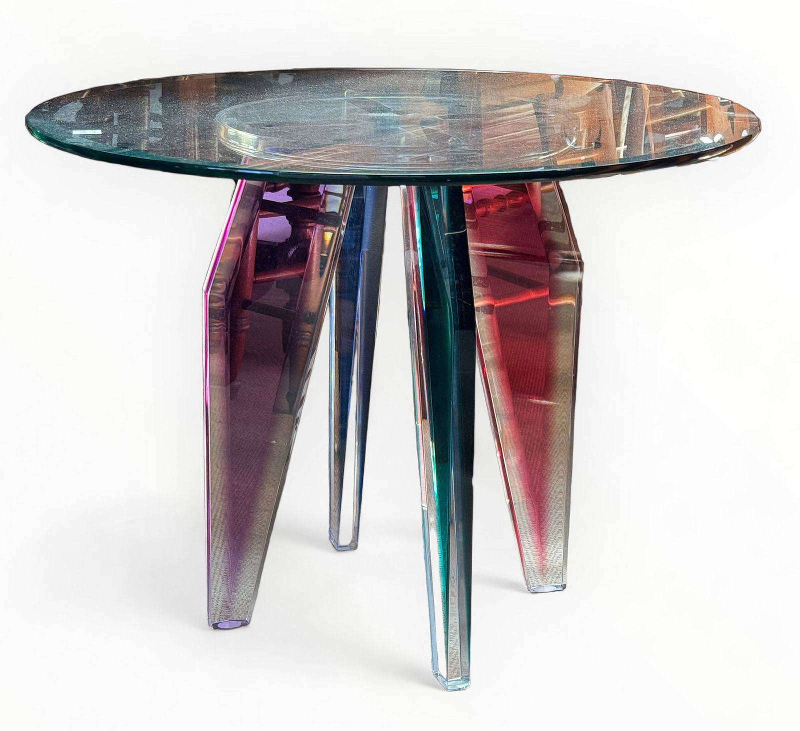 Signed Muniz Glass & Lucite Table.: This end or lamp table has a removable bevelled glass top and colored lucite legs. It is signed, "Muniz" on the lucite base. It is in good overall condition, with some scratches. It measures 21 1/2" t