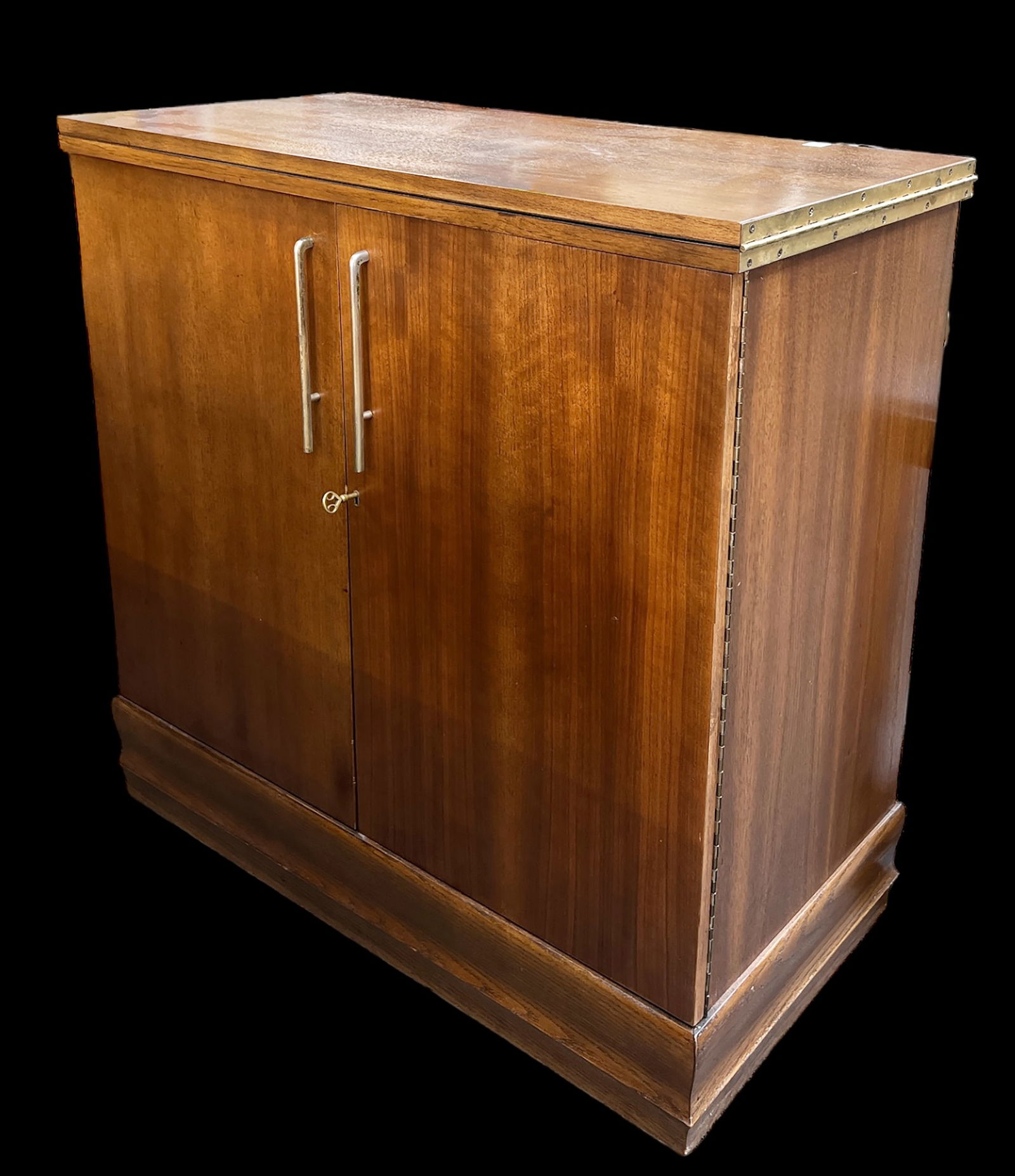 Saginaw Furniture Walnut Dry Bar on Casters. (1 of 3)