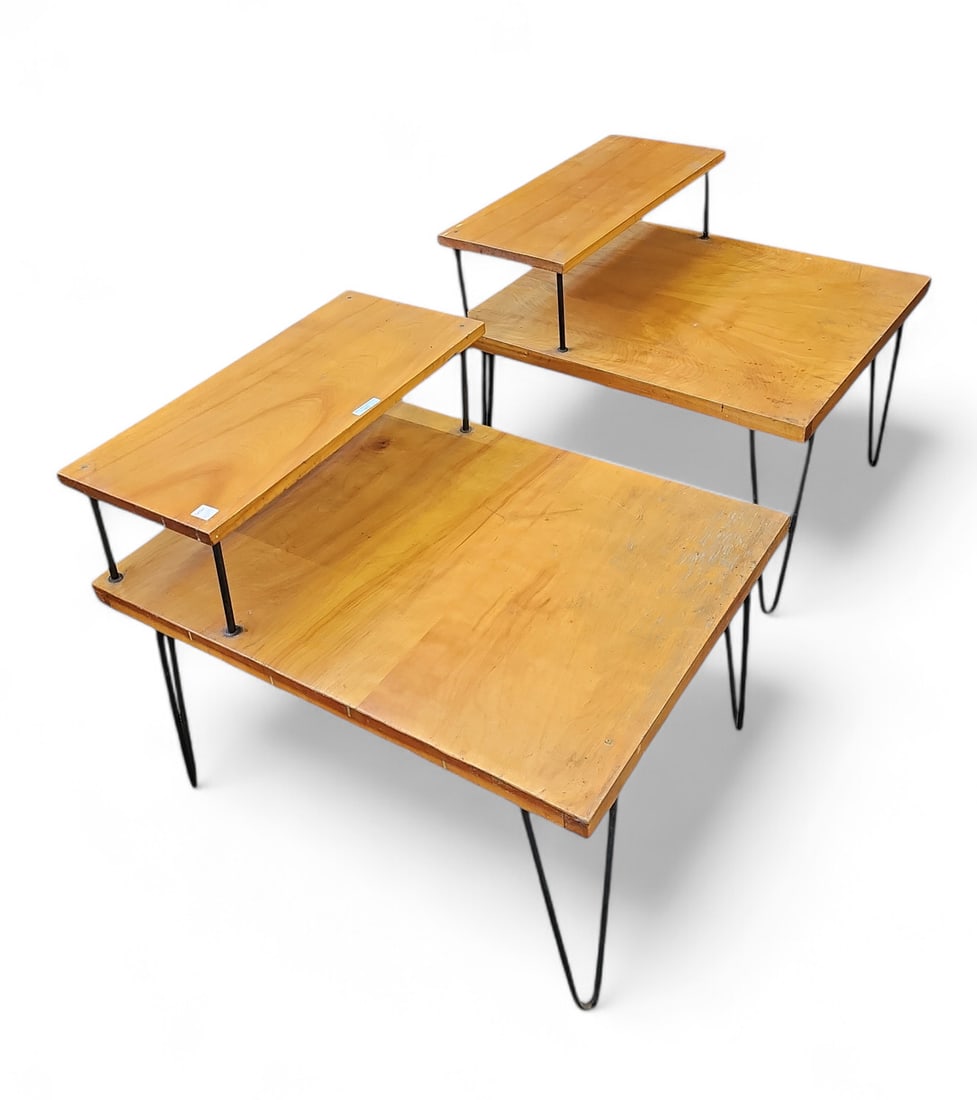 Pair of Mid Century Modern End Tables. (1 of 3)