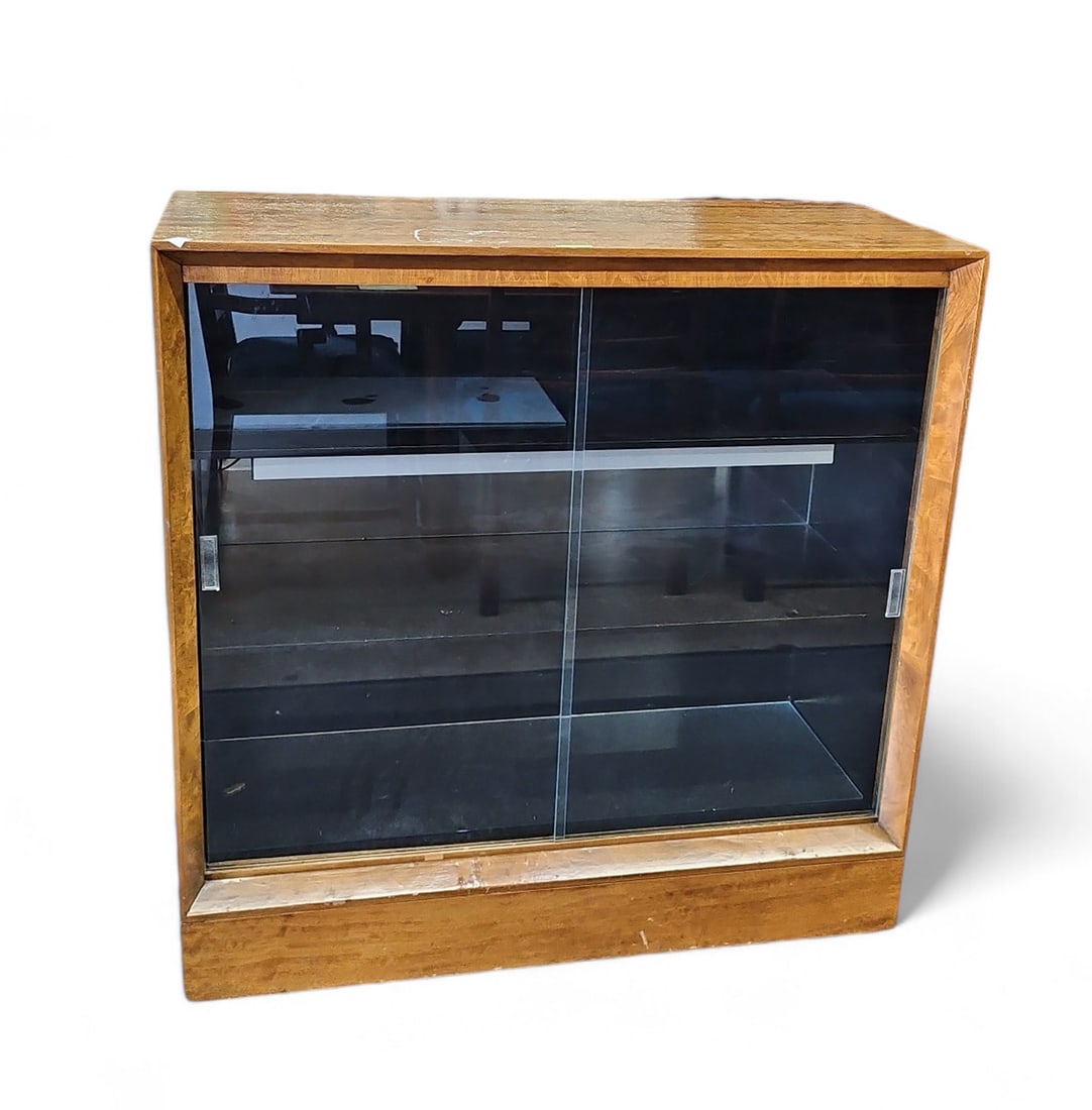 Herman Miller Lighted Display Cabinet, Rhode ? (1 of 2)