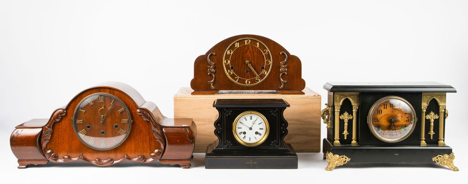 Lot of 4 Antique Mantel Clocks. (1 of 9)