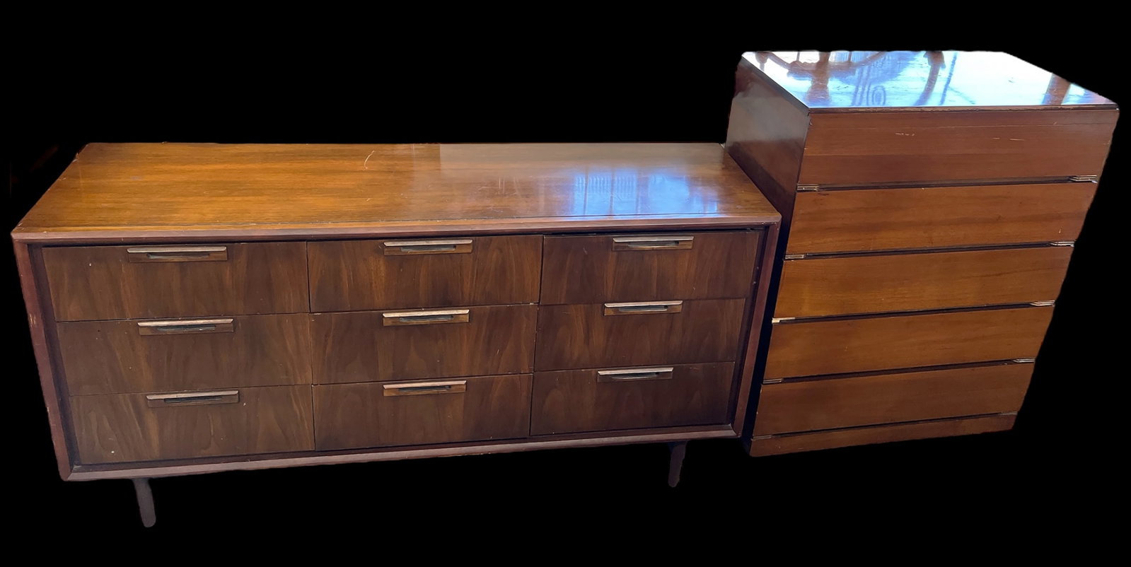 Mid-Century Modern Chest & Dresser.: This lot consists of a Mid-Century Modern walnut chest of drawers and a non-matching walnut and teak? six-drawer dresser manufactured by the United Furniture Company. Both pieces have scratches and in