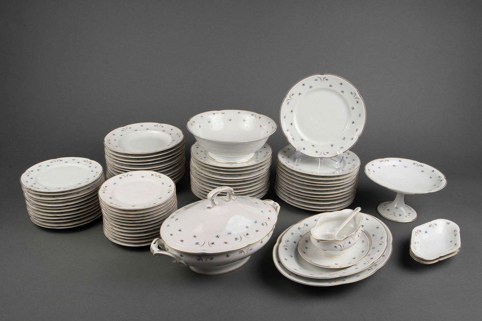 Richard Ginori China Set - Service for 12. (1 of 5)