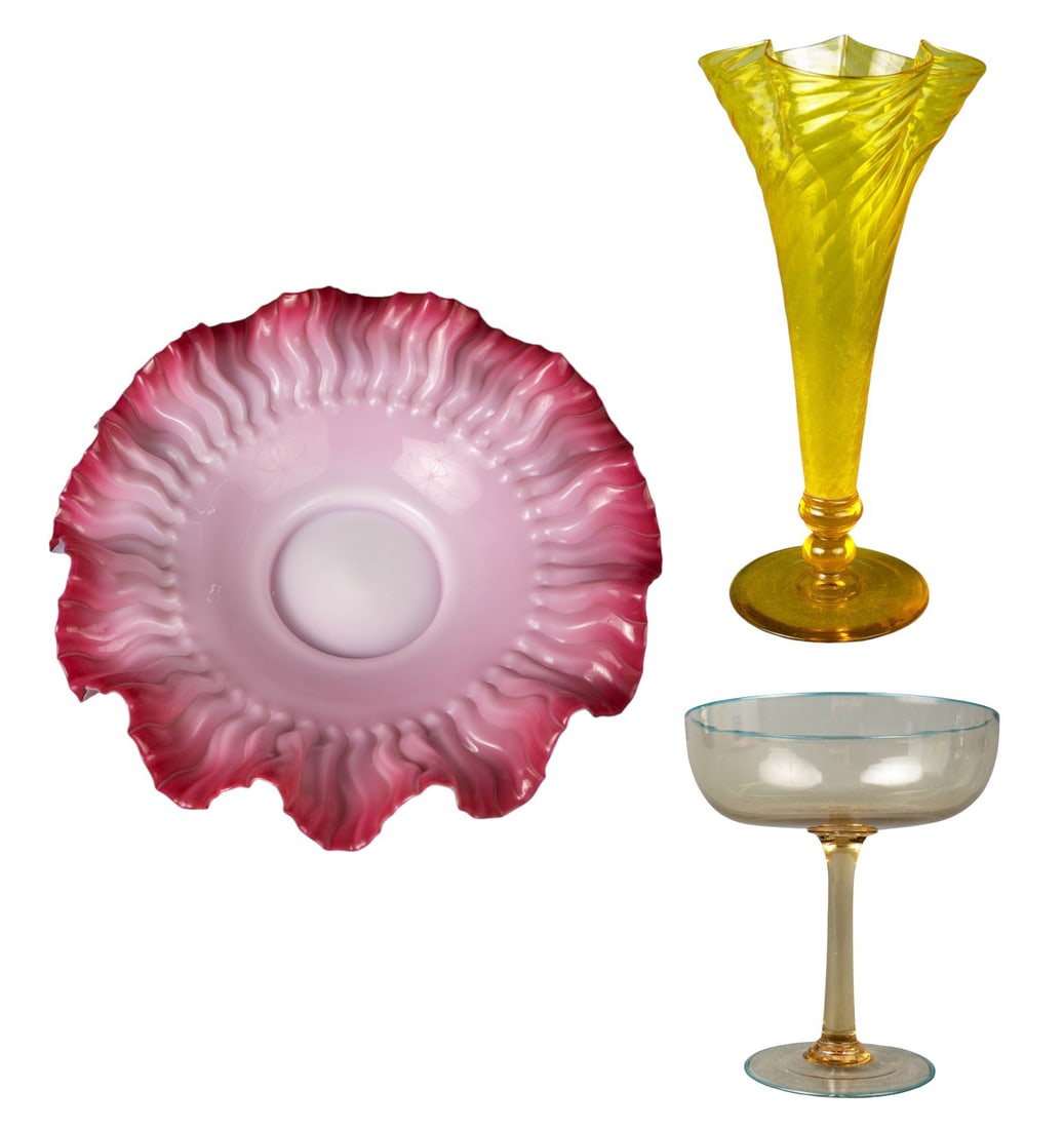 Fenton Pink Bridal Bowl & Steuben ? Glass. (1 of 5)