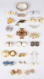 Vintage Jewelry - Emmons, Polcini, Erwin Pearl.: The lot contains 21 pieces of vintage designer costume jewelry. The designers include Emmons, Hobe, Polcini, Erwin Pearl, BSK, Hobe, Kramer, Vendome, Laguna, Richellieu, ART, Ceek, Rau Fastener Co., M