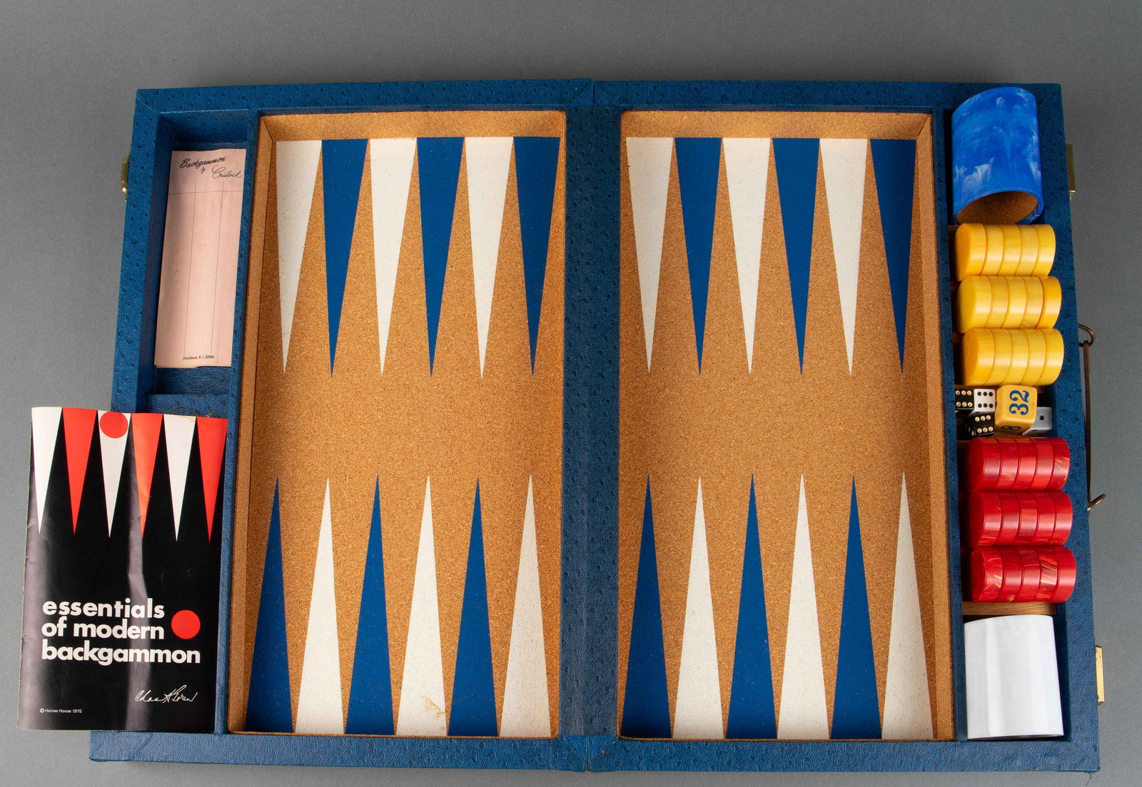 Vintage Crisloid Bakelite Backgammon Set. (1 of 3)