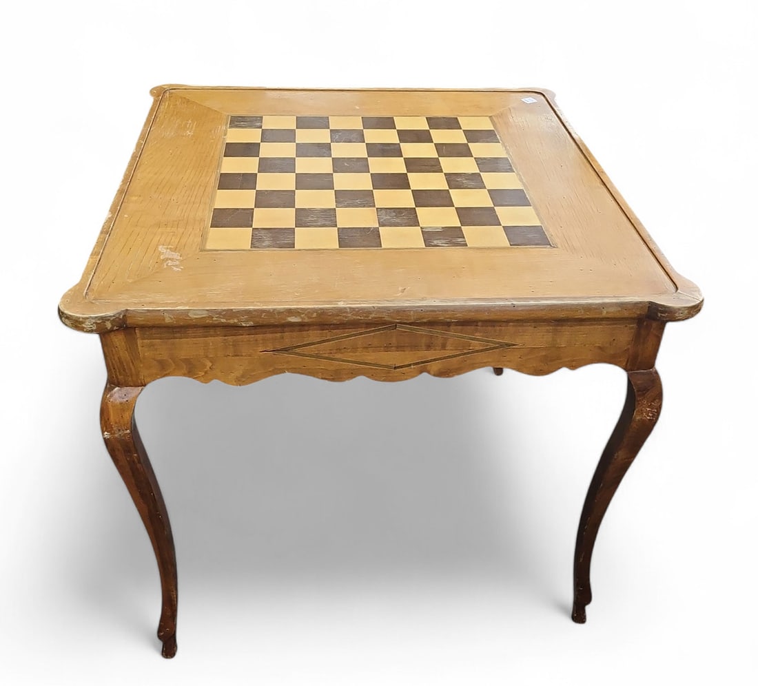 Vintage Italian Inlaid Game Table. (1 of 5)