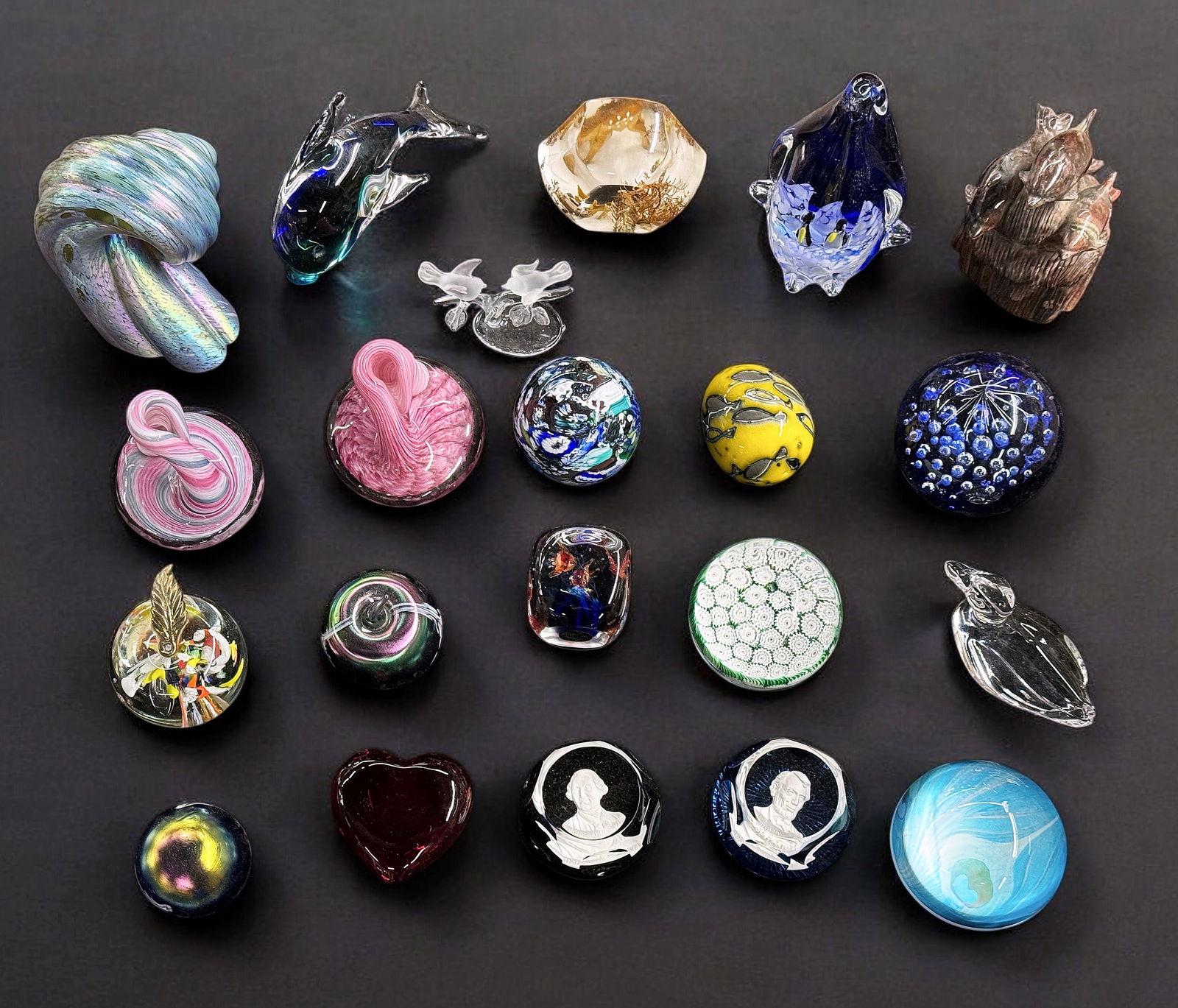 Lot of Paperweights - Michael Cohn Stone, Murano. (1 of 2)