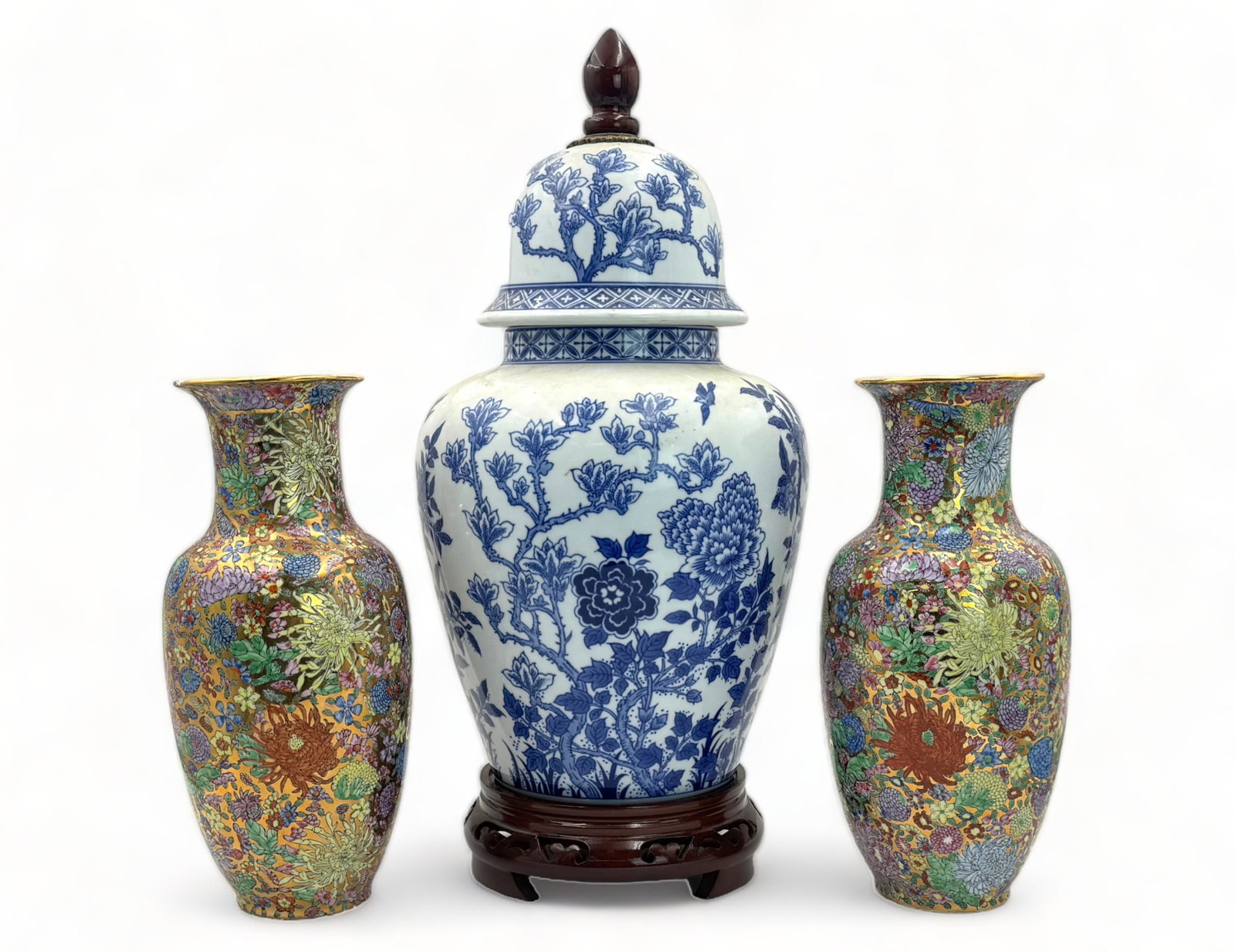 Lot: 3 Chinese Porcelain Decorative Items. (1 of 6)