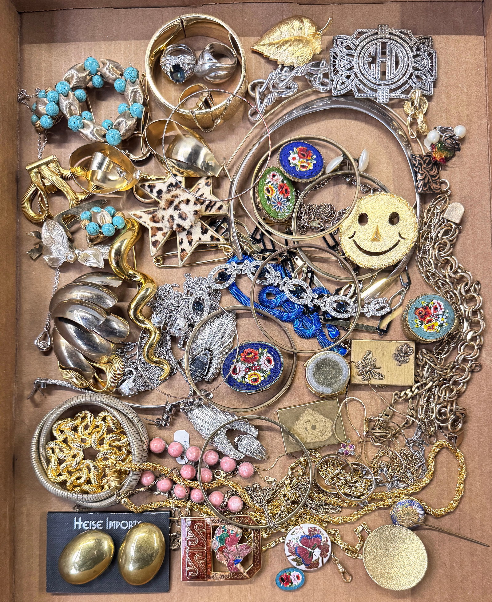 Vintage Items- Jewelry, Pill Boxes, Cloisonne, J.J: This lot contains a variety of vintage and antique items. There are chain necklaces, brooches, earrings, bracelets, pill boxes (including micromosaic), cloisonne items, and more. Some of the items are